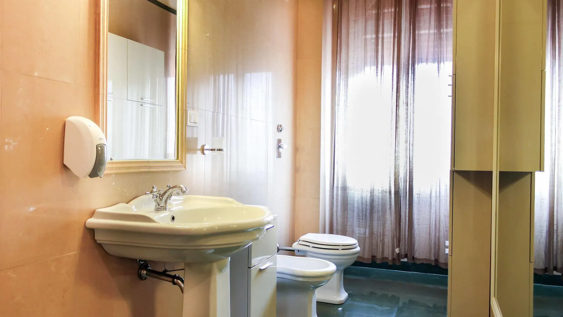 Hotel Rossovino Milano Italy