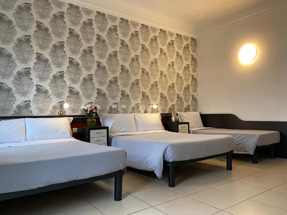 **  Hotel Rossovino Milano İtalya