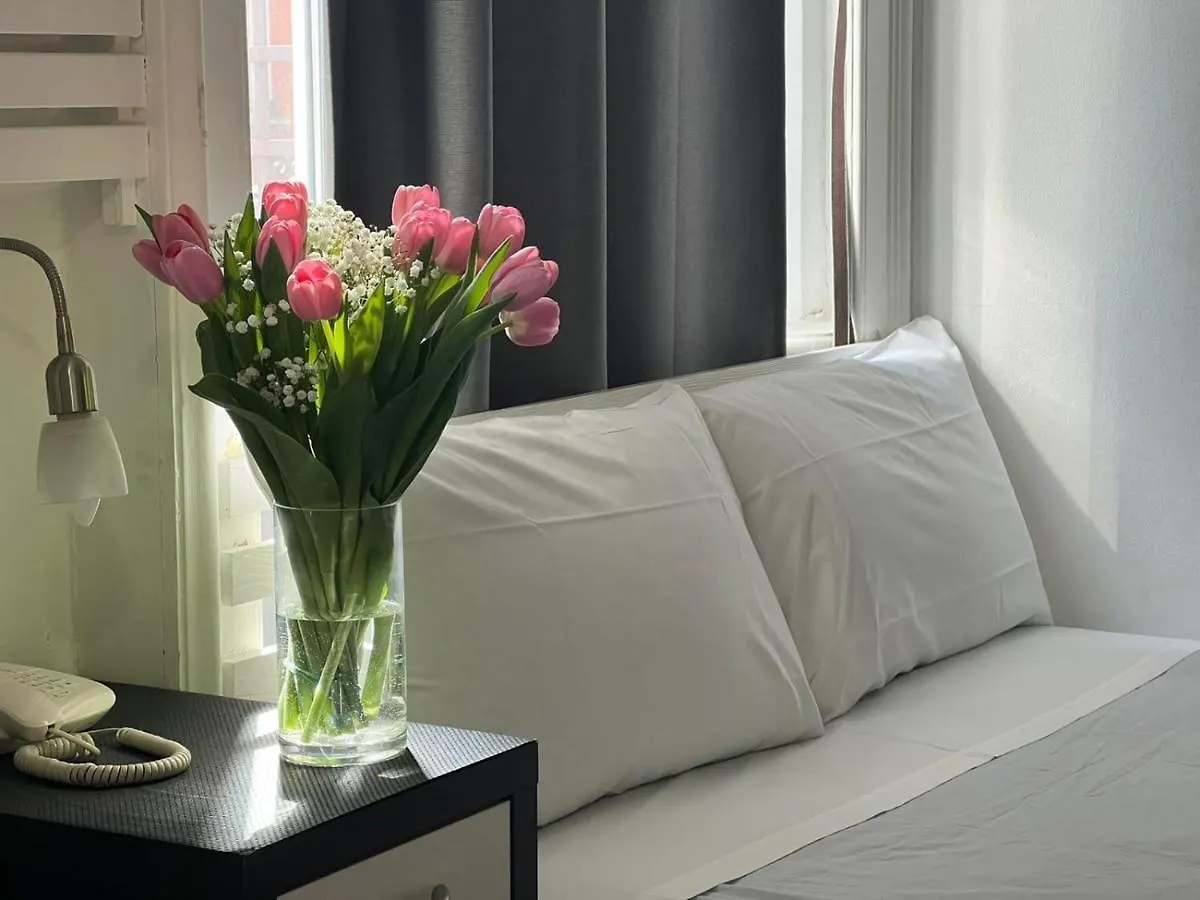 **  Hotel Rossovino Milano Italia