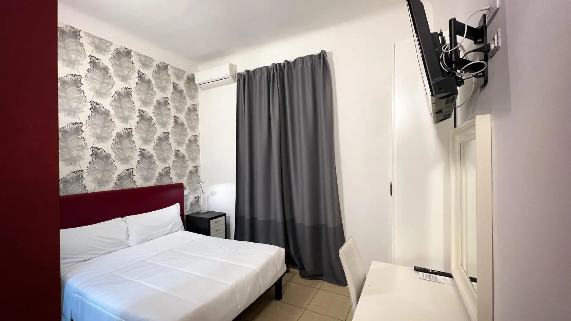 **  Hotel Rossovino Milano Italia