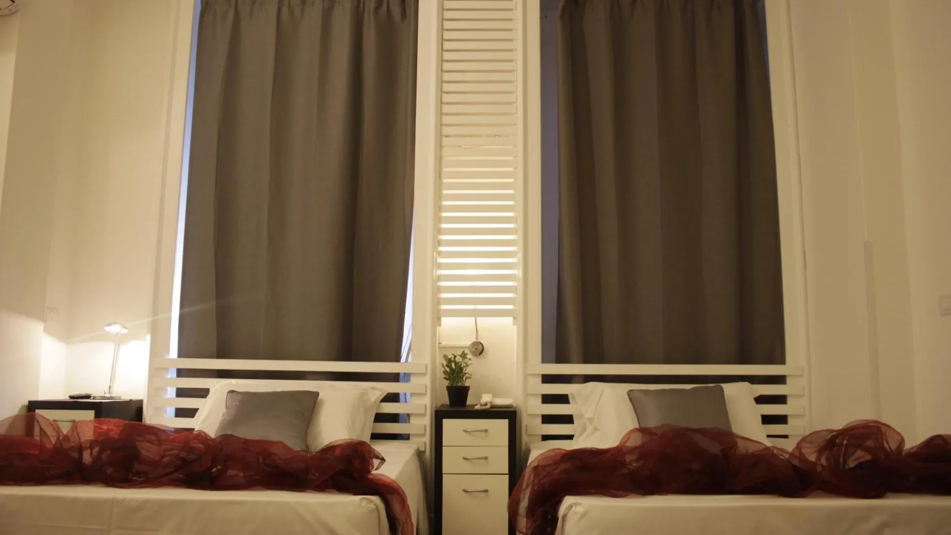 **  Hotel Rossovino Milano Italia