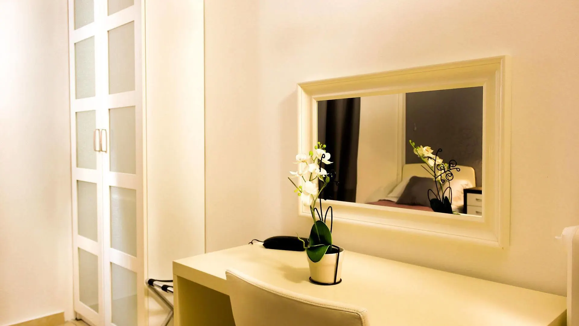 Hotel Rossovino Milano 2*,