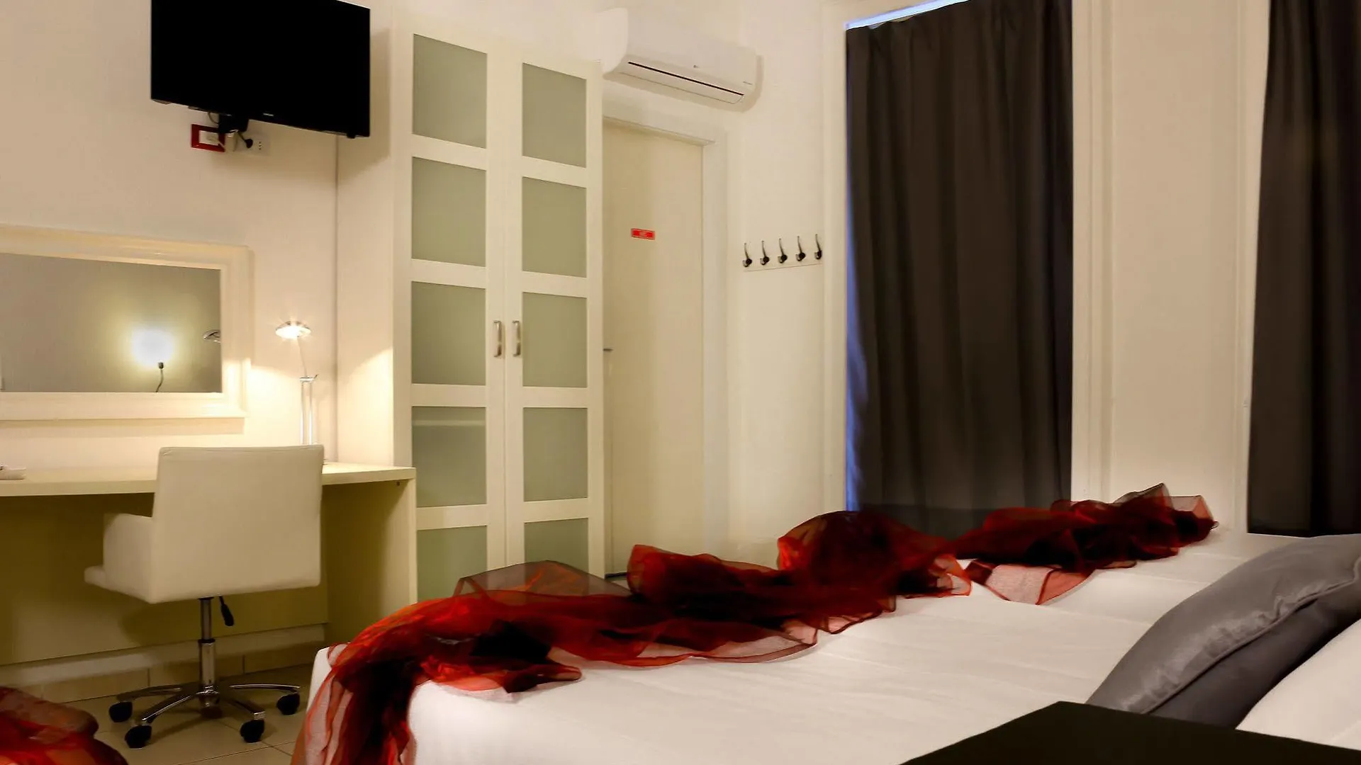 Hotel Rossovino Milano 2*,