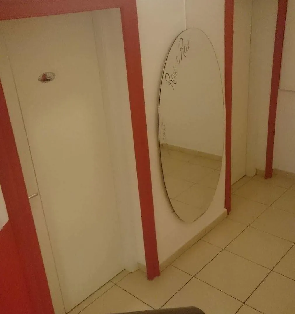 Hotel Rossovino Milano 2*,  Italia